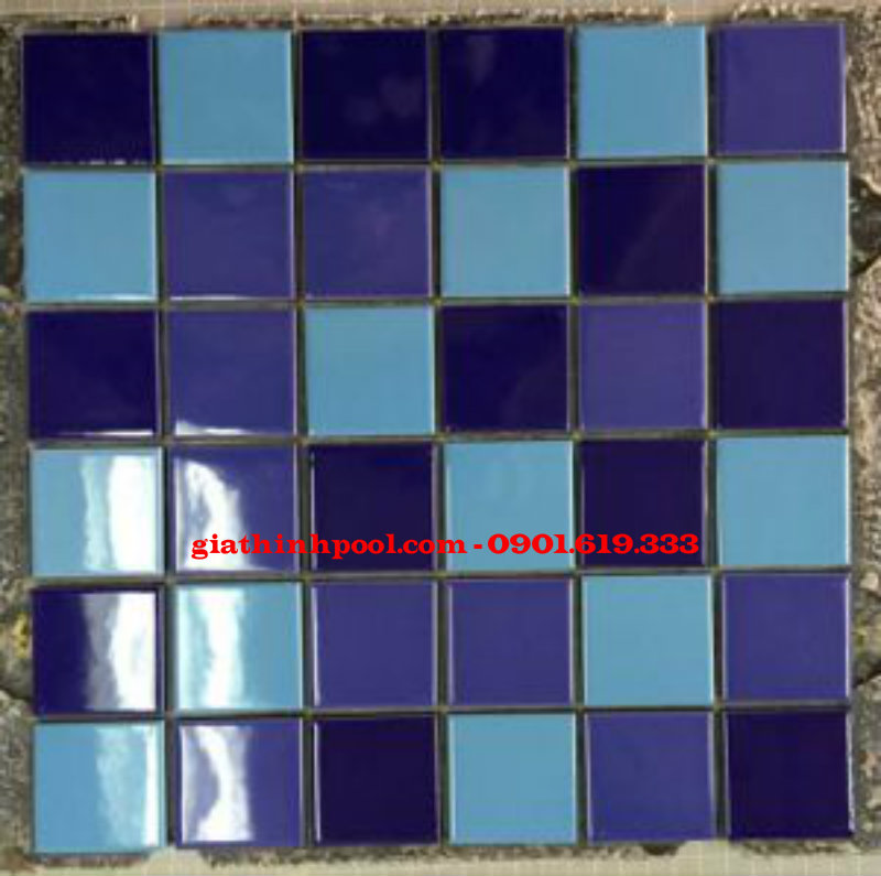 gạch kính mosaic ốp lát cho bể bơi với gam màu xanh đậm