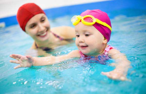 bơi lội giúp trẻ năng động