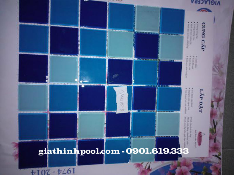 gạch kính mosaic ốp lát cho bể bơi 