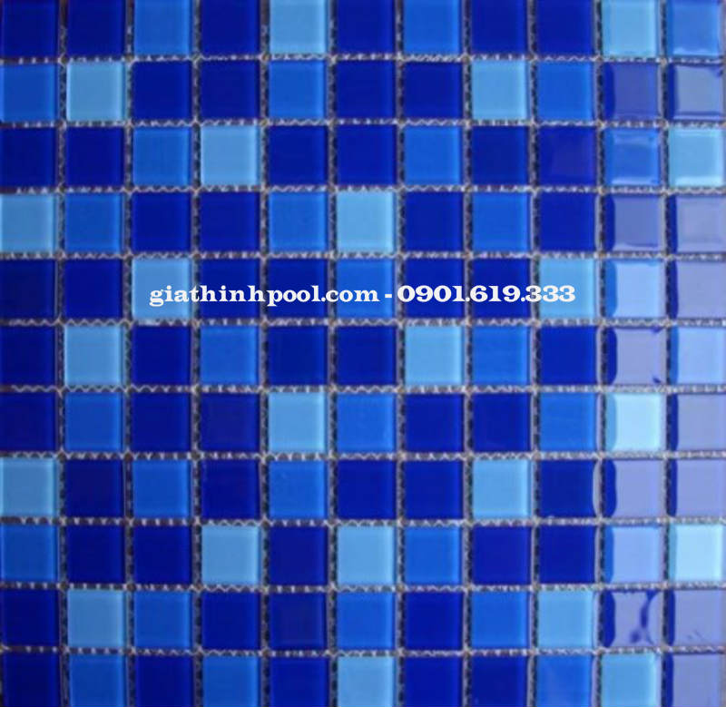 gạch kính mosaic với gam màu xanh đậm