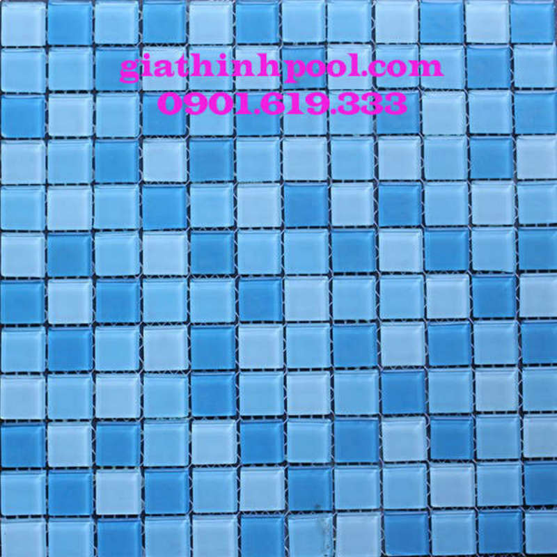 gạch mosaic thủy tinh được ưa chuộng trong việc ốp lát cho bể bơi